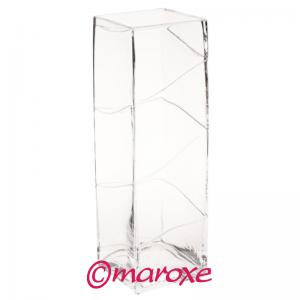 wazon z grubego szkła o przekroju kwadratowym