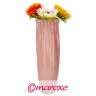 smukły wazon ceramiczny w odcieniach różu z zaciekami wzdłuż
